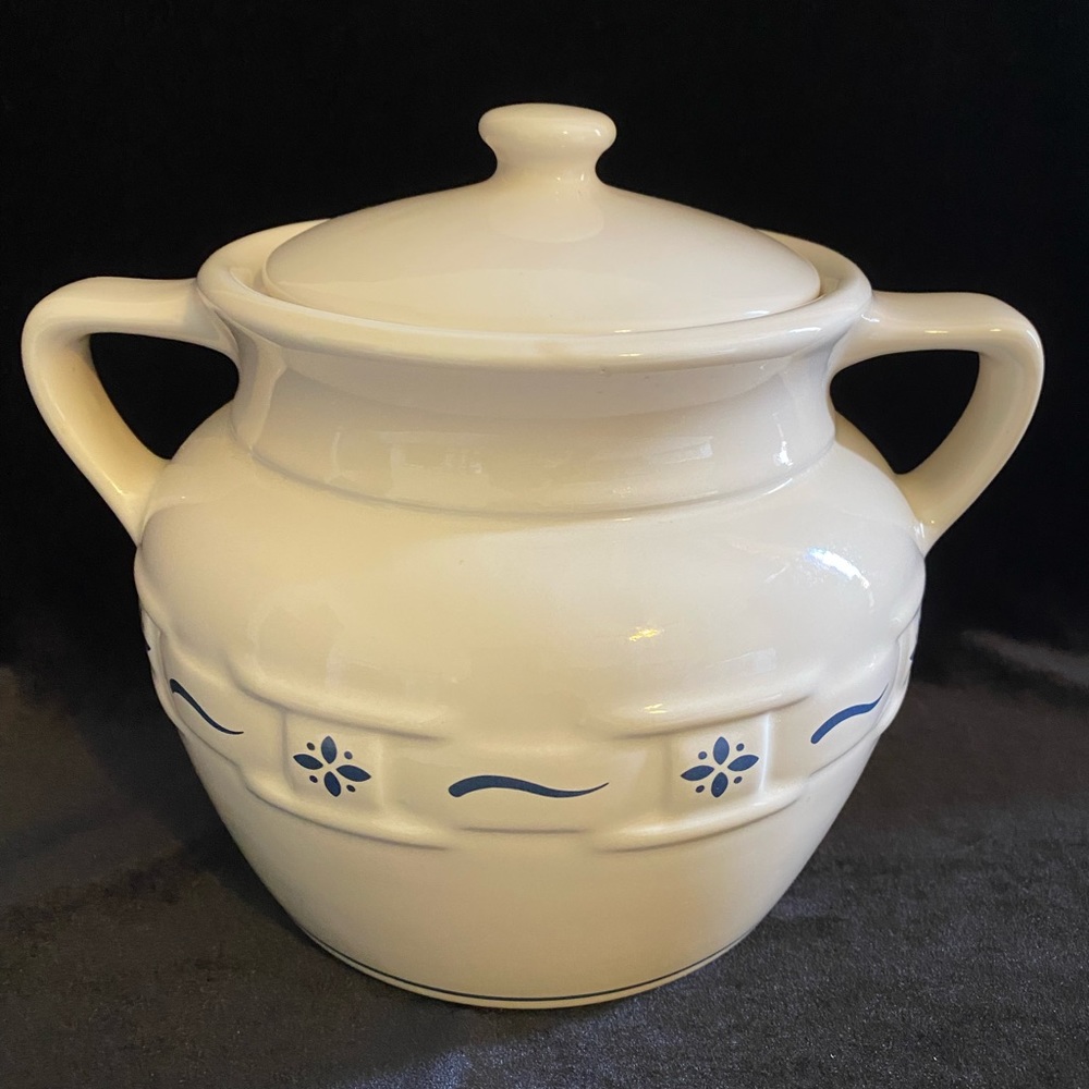 Longaberger Cookie Jar w/Blue trim. No chips or cracks. Excellent Condition!